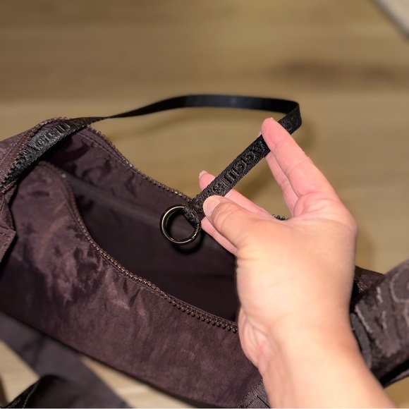 BAGGU Medium Crescent Bag- Chocolate Plum - Picture 4 of 9